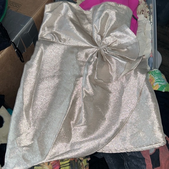 NWOT Lulus Bow Short Strapless Dress Shimmer Gold Color Medium size - Picture 2 of 4